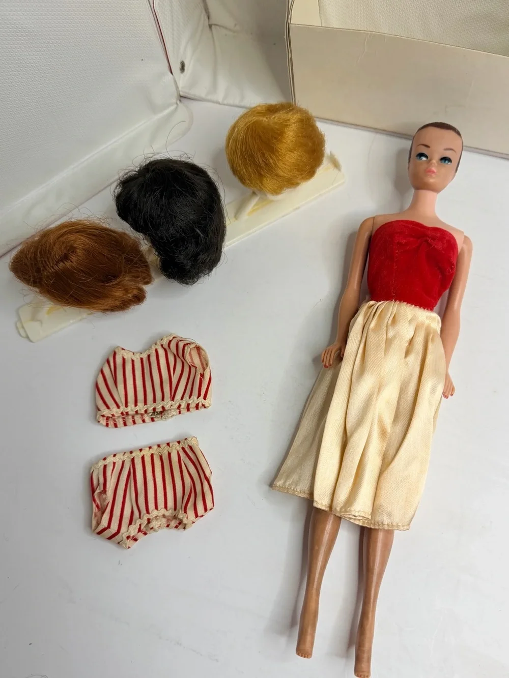 Vintage 1963 Mattel Fashion Queen Barbie Doll w/ 3 Wigs & Retro Carrying Case